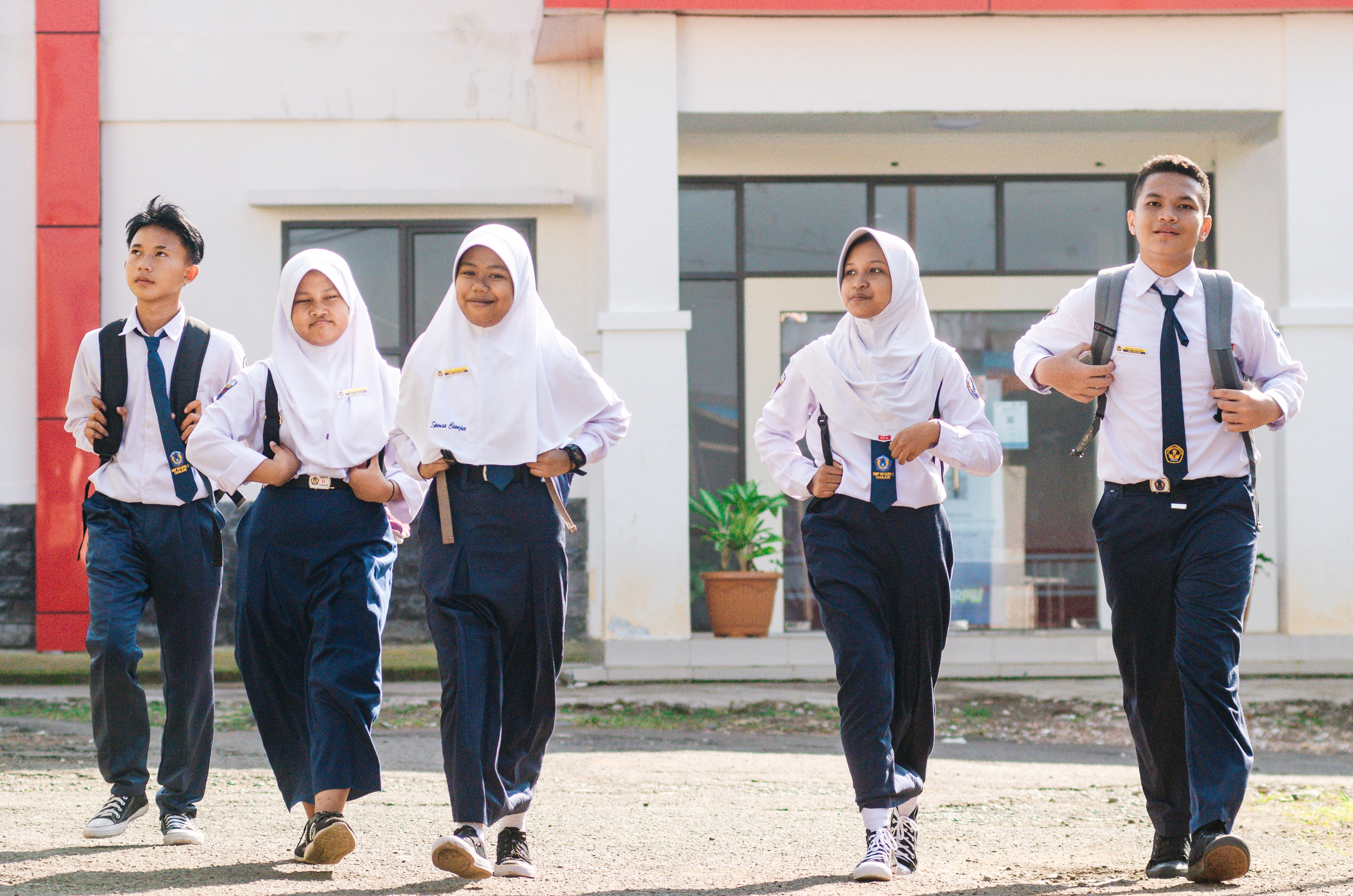 Seragam putih biru